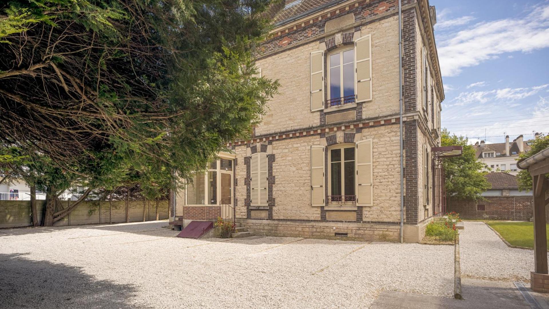 Appartement Bonappart 11 - Charme Napoleonien & Confort Troyes